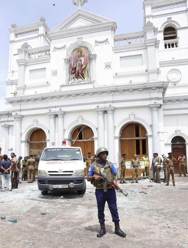 129 человек погибли в результате взрывов в церквях и отелях Шри-Ланки 02