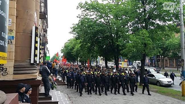 Акции Полк Победы и Бессмертный Грут проходят в Запорожье 05