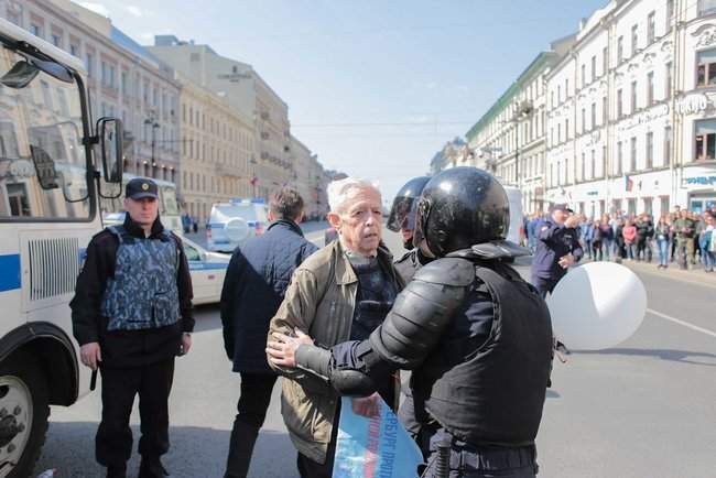 На первомайских акциях в России задержали 124 человека 19