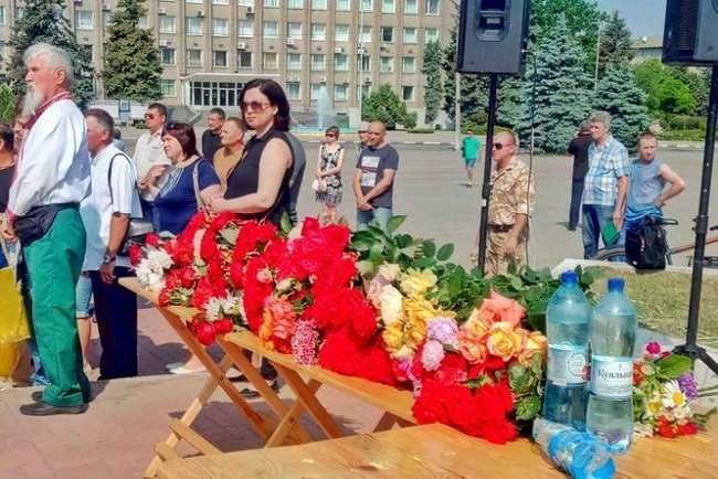 С воином 24-го ОШБ Айдар Александром Пузиковым, погибшим на Донбассе, простились в Никополе 06