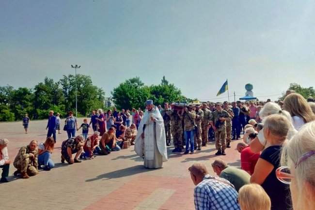 С воином 24-го ОШБ Айдар Александром Пузиковым, погибшим на Донбассе, простились в Никополе 11