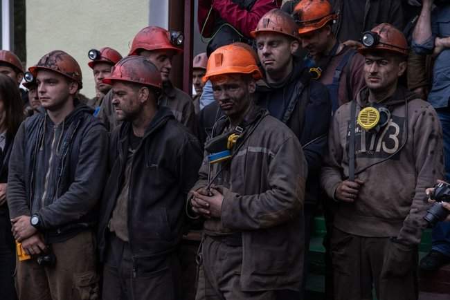 На Львовщине Зеленский пообщался с шахтерами и семьями погибших горняков на шахте Лесная 07