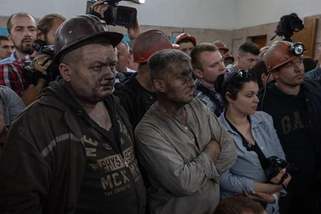 На Львовщине Зеленский пообщался с шахтерами и семьями погибших горняков на шахте Лесная 08