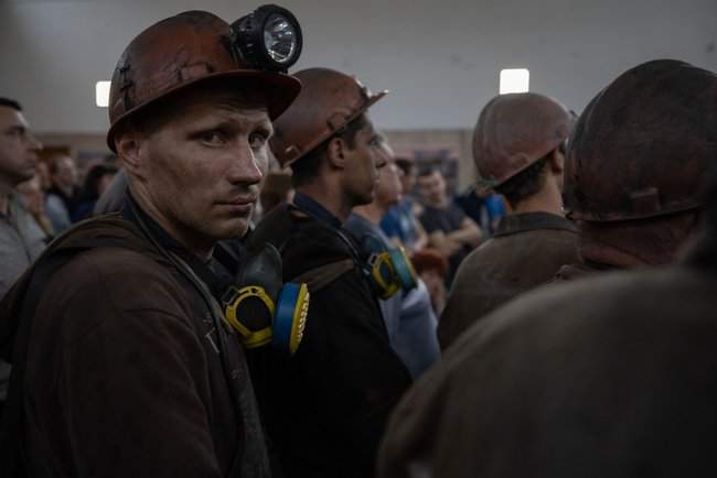 На Львовщине Зеленский пообщался с шахтерами и семьями погибших горняков на шахте Лесная 09