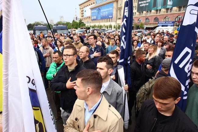 Мы с ними по закону, а они с нами по понятиям: сотни людей вышли на митинг в Харькове против сноса волонтерской палатки Все для победы 04