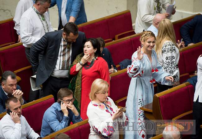 Депутаты в вышиванках, голосование за дату инаугурации президента и потасовка Каплина с Бондарем, - день работы ВР 16 мая 12