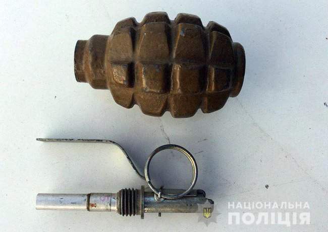 Житель Донетчины задержан при продаже 2 гранат Ф-1 за 2 тыс. грн, - Нацполиция 02