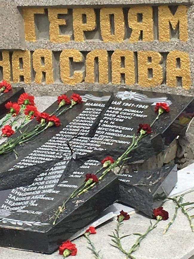 Памятник погибшим во время Второй мировой войны разрушен оккупантами в крымском селе Мамашай, - Чубаров 01