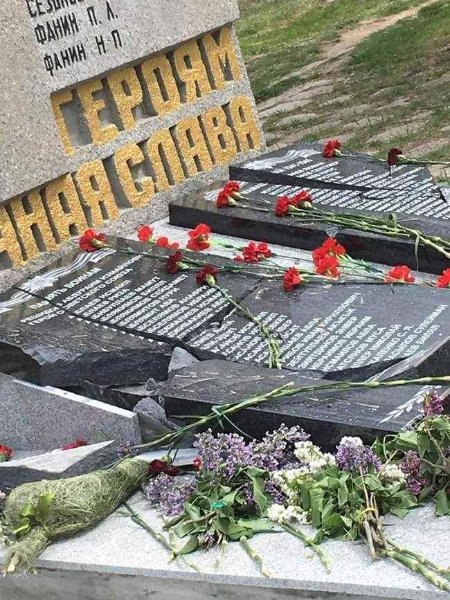 Памятник погибшим во время Второй мировой войны разрушен оккупантами в крымском селе Мамашай, - Чубаров 02