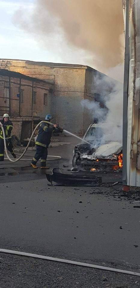 На Петропавловской Борщаговке в Киеве масштабный пожар на складе секонд хенда, - ГСЧС 11