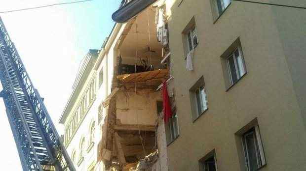 Вследствие мощного взрыва в Вене на прохожих обрушилась часть пятиэтажного дома: травмированы 10 человек 02
