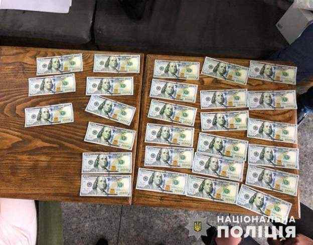 Жительница Львова пыталась продать за $2700 свою 17-летнюю дочь для сексуальной эксплуатации за границей 02