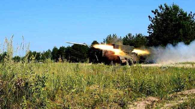 Тактические учения с боевой стрельбой подразделений реактивной артиллерии проходят на Черниговщине 07