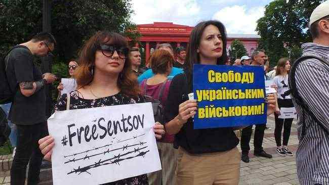 Марш за освобождение заложников Кремля проходит в Киеве, к власти выдвинули ряд требований 02