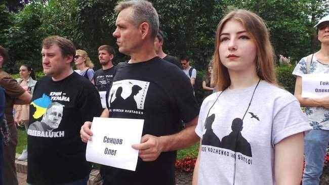 Марш за освобождение заложников Кремля проходит в Киеве, к власти выдвинули ряд требований 07