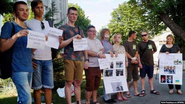 Стоп свавіллю! - активисты Днепра провели акцию в поддержку свободы мирных собраний 01