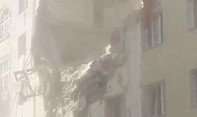 Вследствие мощного взрыва в Вене на прохожих обрушилась часть пятиэтажного дома: травмированы 10 человек 03