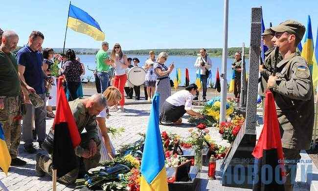 Памятный знак погибшим в 2014 году украинским воинам установлен под Славянском 06