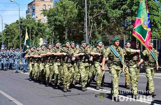 Бойцы подразделений МВД получили награды за защиту Мариуполя, - Нацполиция 05