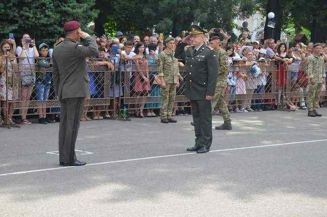 В Одессе состоялся выпуск офицеров Военной академии 02