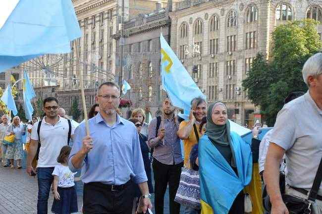 Праздничные мероприятия в честь дня крымскотатарского флага прошли в Киеве 06