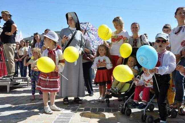 8 июня состоится Всеукраинское шествие в защиту семейных ценностей, прав детей и семей, - Турчинов 01