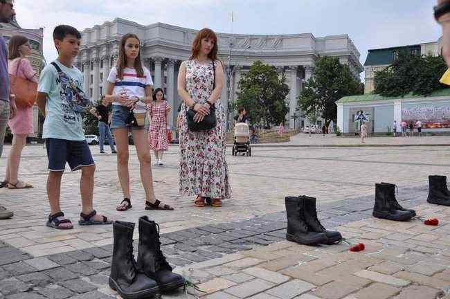 49 пар берцев: в Киеве почтили память воинов, погибших 5 лет назад при крушении ИЛ-76 13