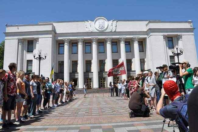 Акция за легализацию медицинского канабиса прошла возле Верховной Рады 08