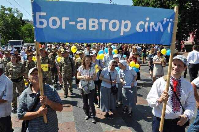 Всеукраинское шествие в защиту семейных ценностей, прав детей и семей состоялось в Киеве 03