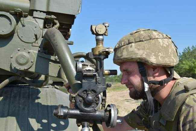 Тактические учения с боевой стрельбой подразделений реактивной артиллерии проходят на Черниговщине 04