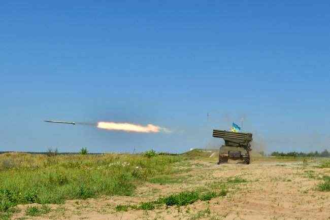 Тактические учения с боевой стрельбой подразделений реактивной артиллерии проходят на Черниговщине 08