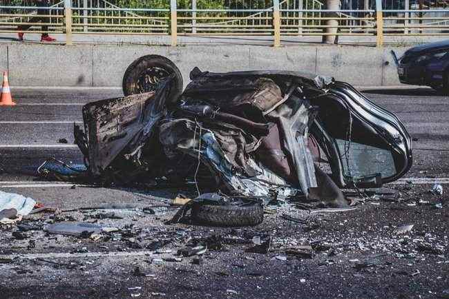 Жуткое ДТП в Киеве: Возле Ocean Plaza столкнулись Skoda и Chevrolet - погибли четыре человека 14