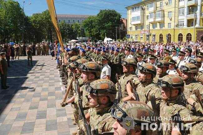 Бойцы подразделений МВД получили награды за защиту Мариуполя, - Нацполиция 06