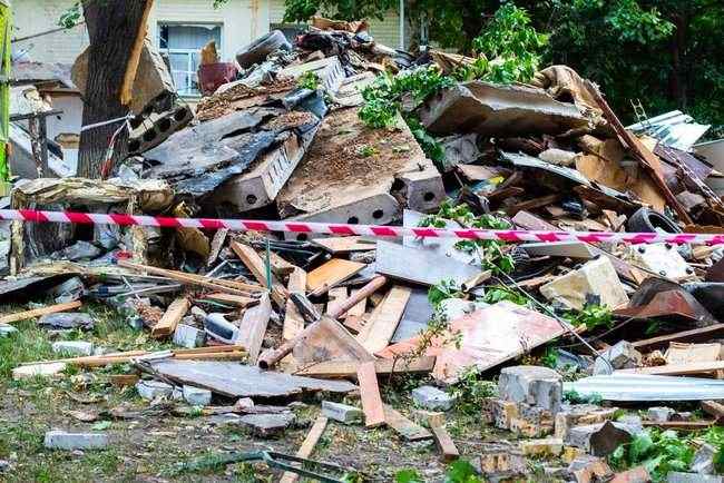 Мощный взрыв на Тургеневской: разрушены три гаража, причина - утечка газа 03