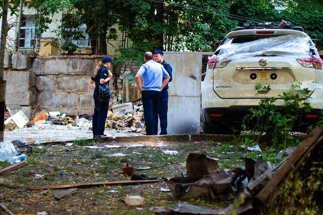 Мощный взрыв на Тургеневской: разрушены три гаража, причина - утечка газа 11