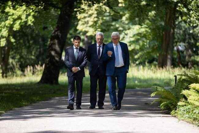 Зеленский обсудил с президентом Германии Штайнмайером освобождение украинских моряков 03