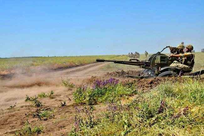 На Донетчине прошел финал соревнований на лучший боевой расчет зенитчиков ЗУ-23-2 Сил ООС 12