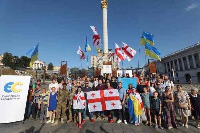 Партия Порошенко провела на Майдане акцию солидарности с народом Грузии 01