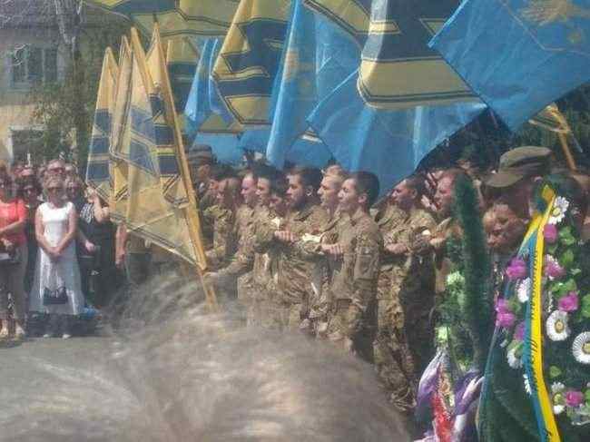 С азовцем Максимом Олексюком, погибшим 7 июня под Новолуганским, простились в Казатине 03