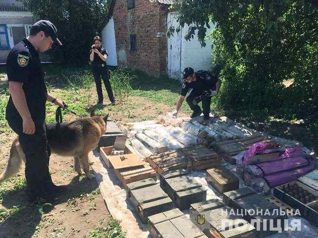 Крупный склад боеприпасов обнаружен полицией на Ривненщине 01