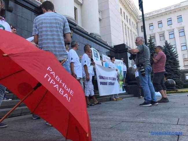 Поддерживать, а не карать: под Офисом Президента митинговали наркозависимые 09