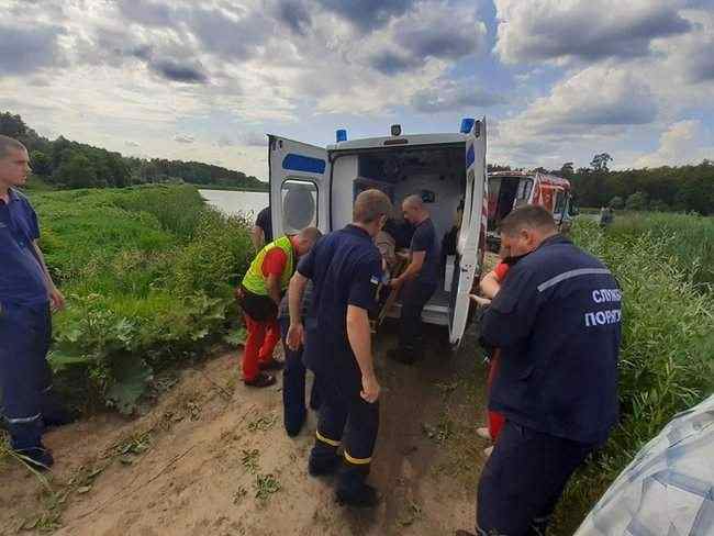 В Киеве самолет Ан-2 совершил аварийную посадку на воду, - ГСЧС 03