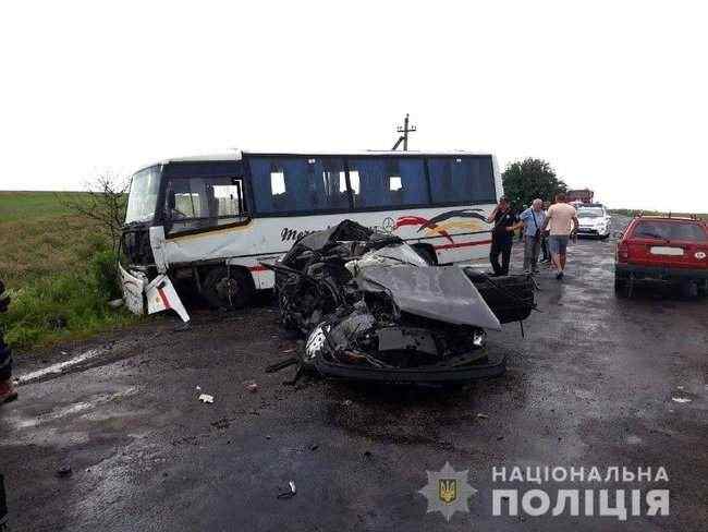 Один человек погиб в результате столкновения маршрутки и легковушки на Ривненщине, - полиция 01