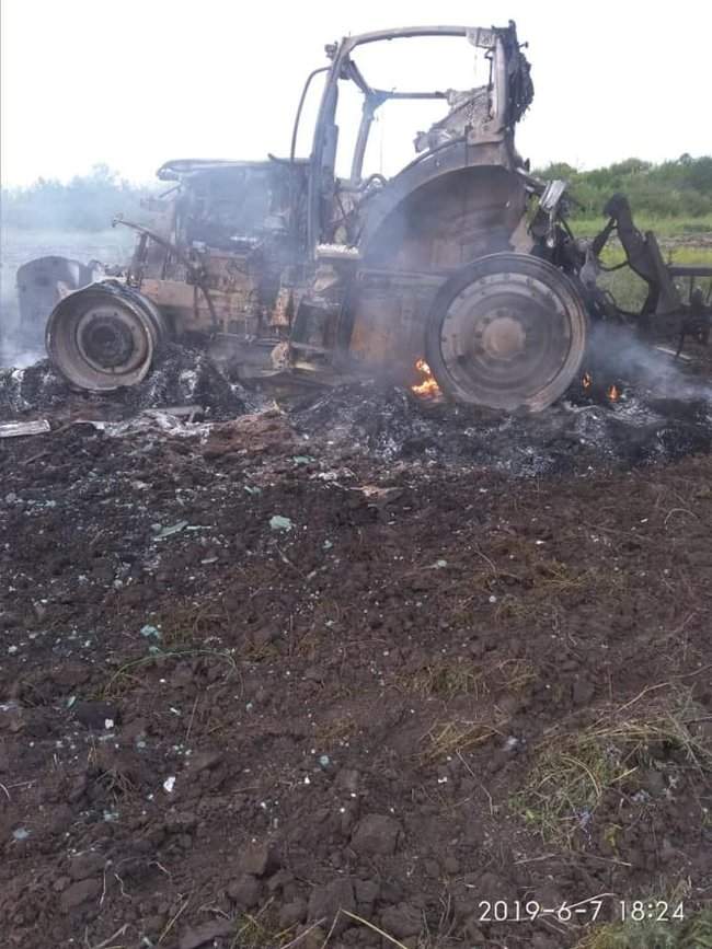На Луганщине трактор подорвался на неустановленном взрывном устройстве, 2 человека госпитализированы 03