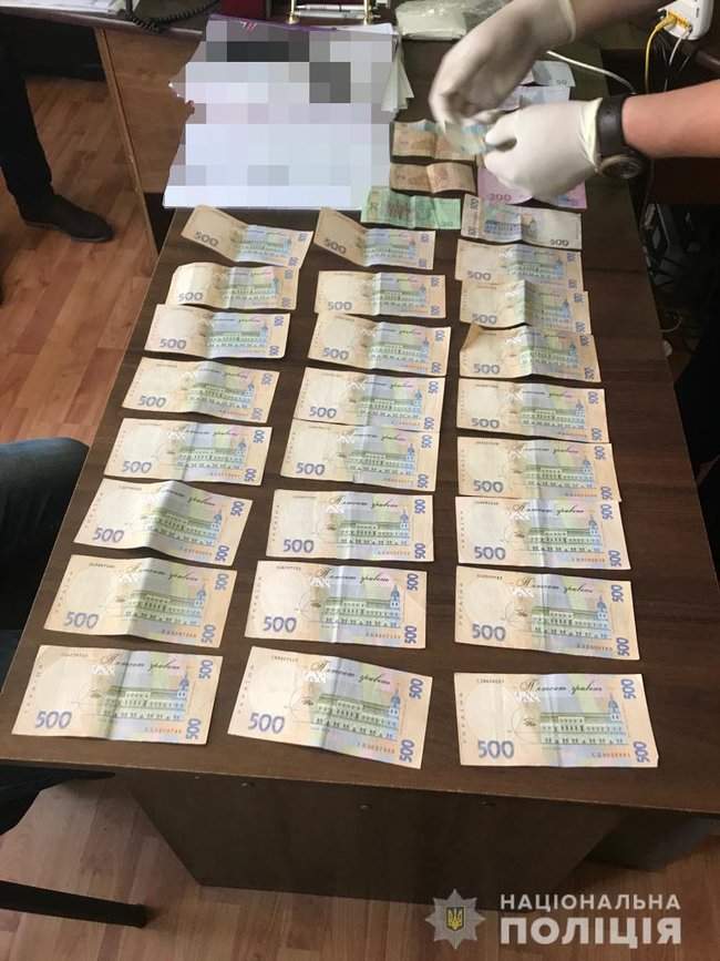 Полиция задержала раховских чиновников, которые требовали с предпринимателя $1500 за оформление разрешительных документов 02