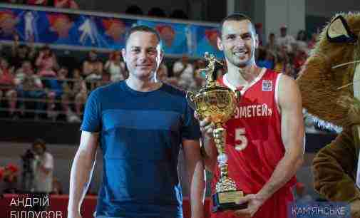 У Кам’янському вітали з перемогою баскетбольну команду СК «Прометей»