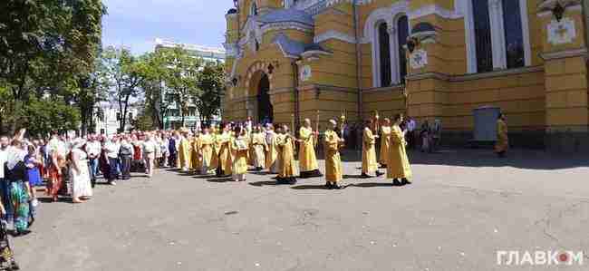 На празднование крещения Руси к Филарету во Владимирский собор пришло несколько сотен верующих 06