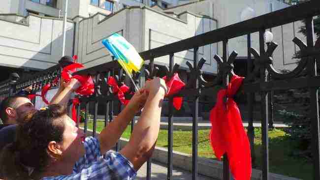 Ні московській заразі в Україні: Под Конституционным судом митинговали против отмены декоммунизации 10