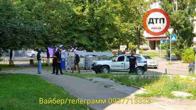 Руки связаны, стены в крови, - в Святошинском районе Киева на балконе найден труп женщины 04