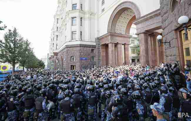 В Москве на акции против недопуска кандидатов к выборам в Мосгордуму задержали более 500 человек 01